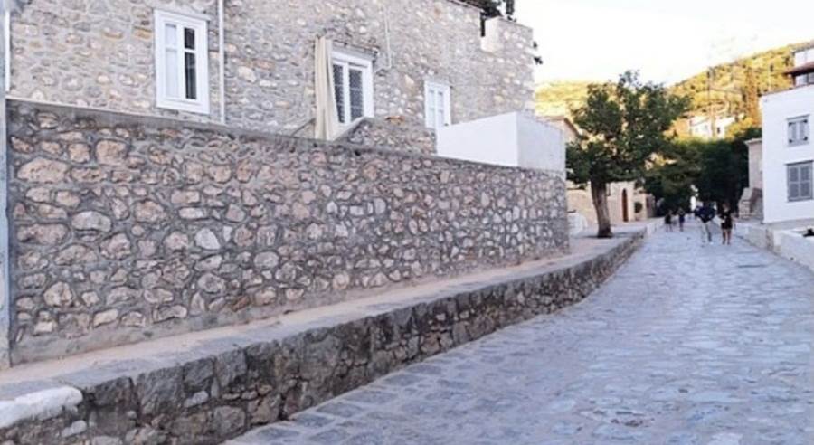 (For Sale) Residential Maisonette || Piraias/Hydra - 162 Sq.m, 700.000€ 