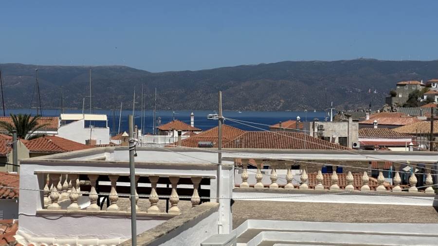 (For Sale) Residential Maisonette || Piraias/Hydra - 225 Sq.m, 3 Bedrooms, 1.800.000€ 
