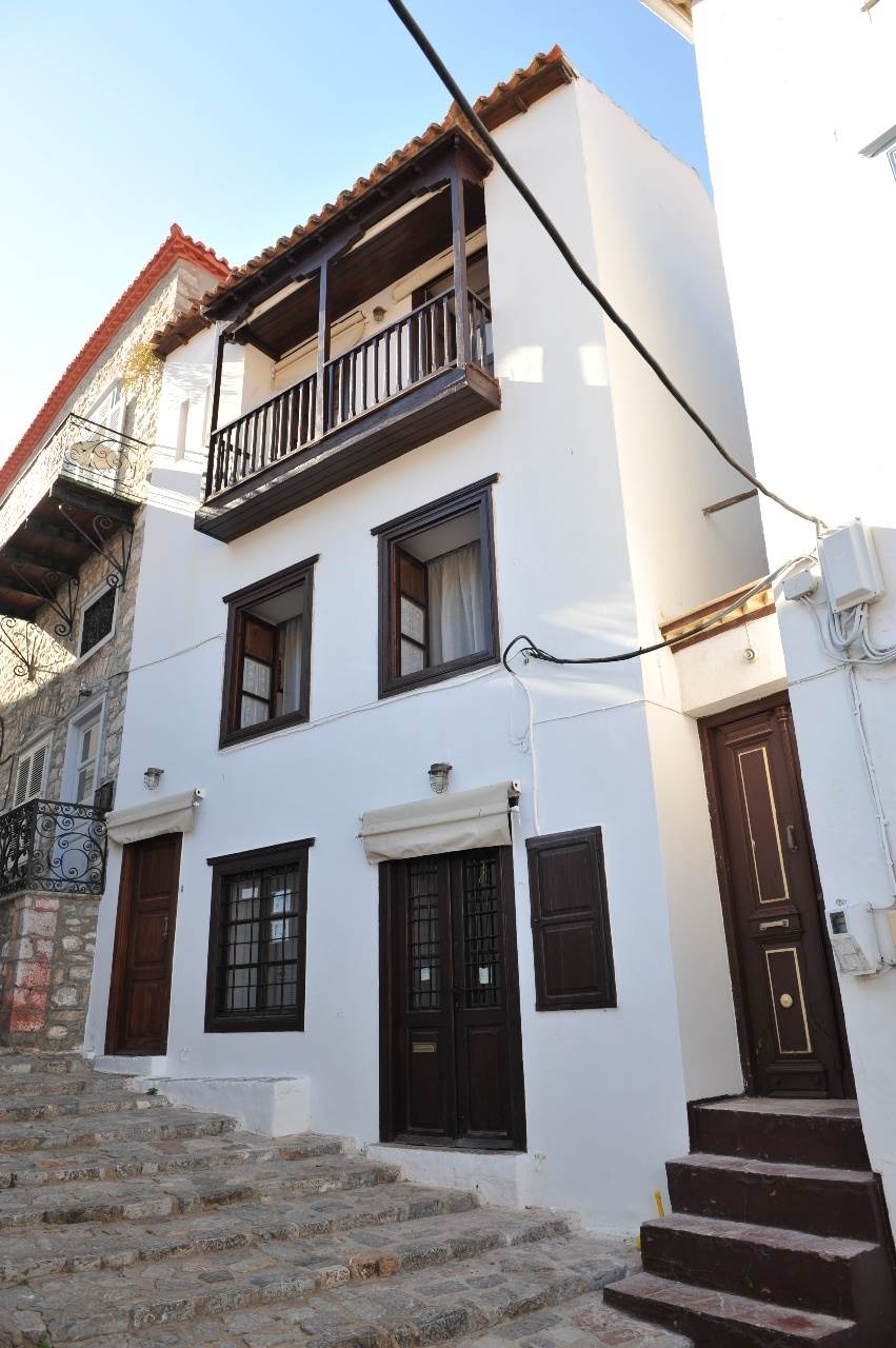 (For Sale) Residential Detached house || Piraias/Hydra - 180 Sq.m, 5 Bedrooms 